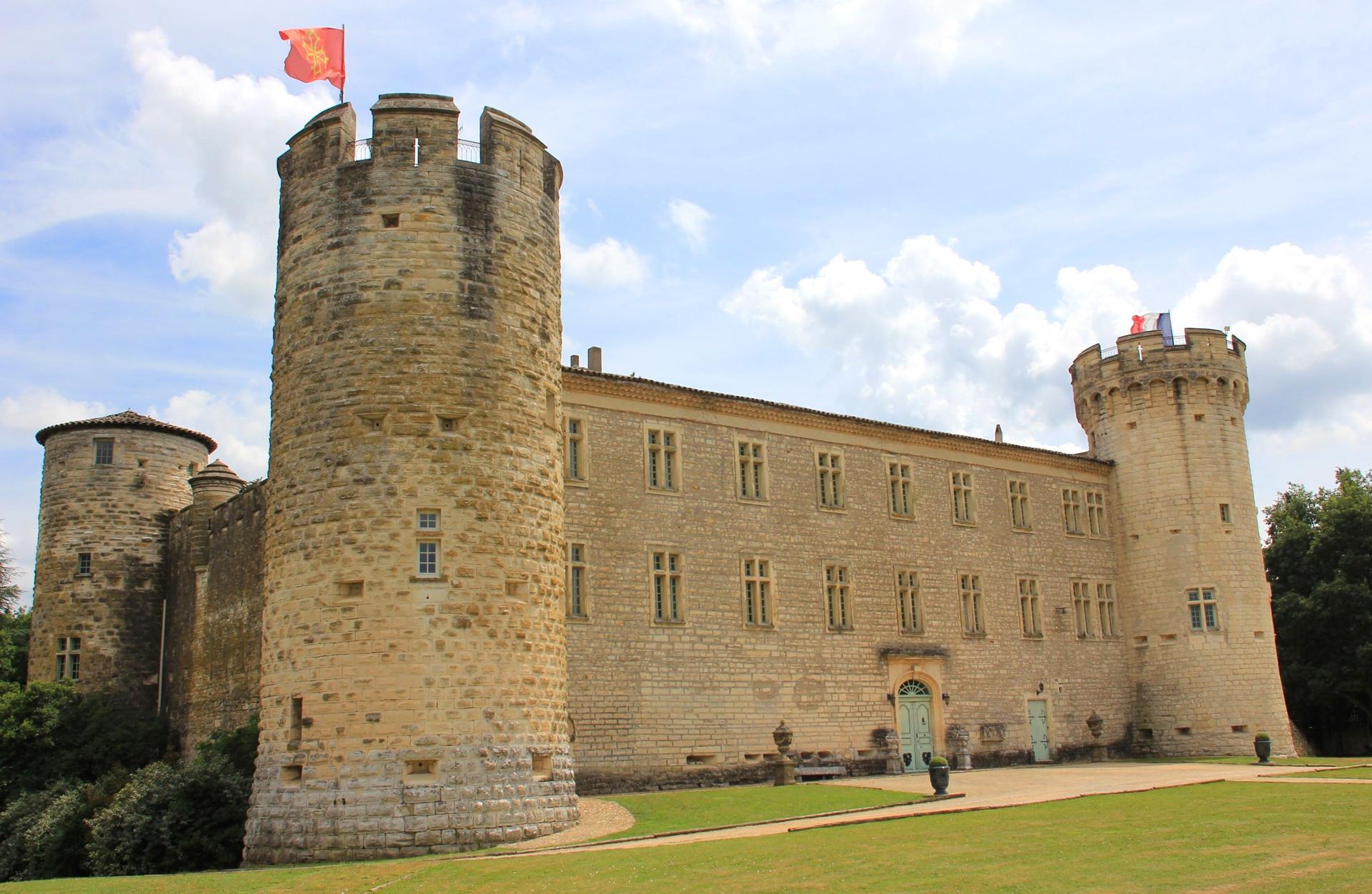 Château de Theyrargues à Rivières-les-Theyrargues, site d'une intervention locale de brassage et installation Wi-Fi